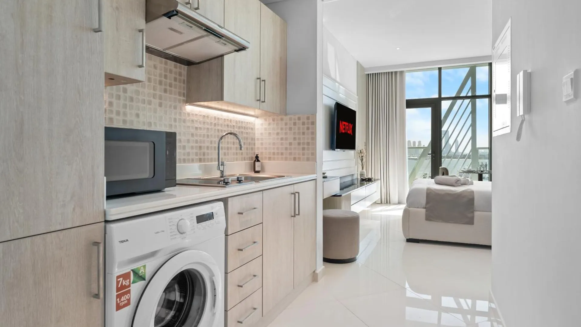 Brand New Luxury Studio In The Heart Of The Palm Dubai